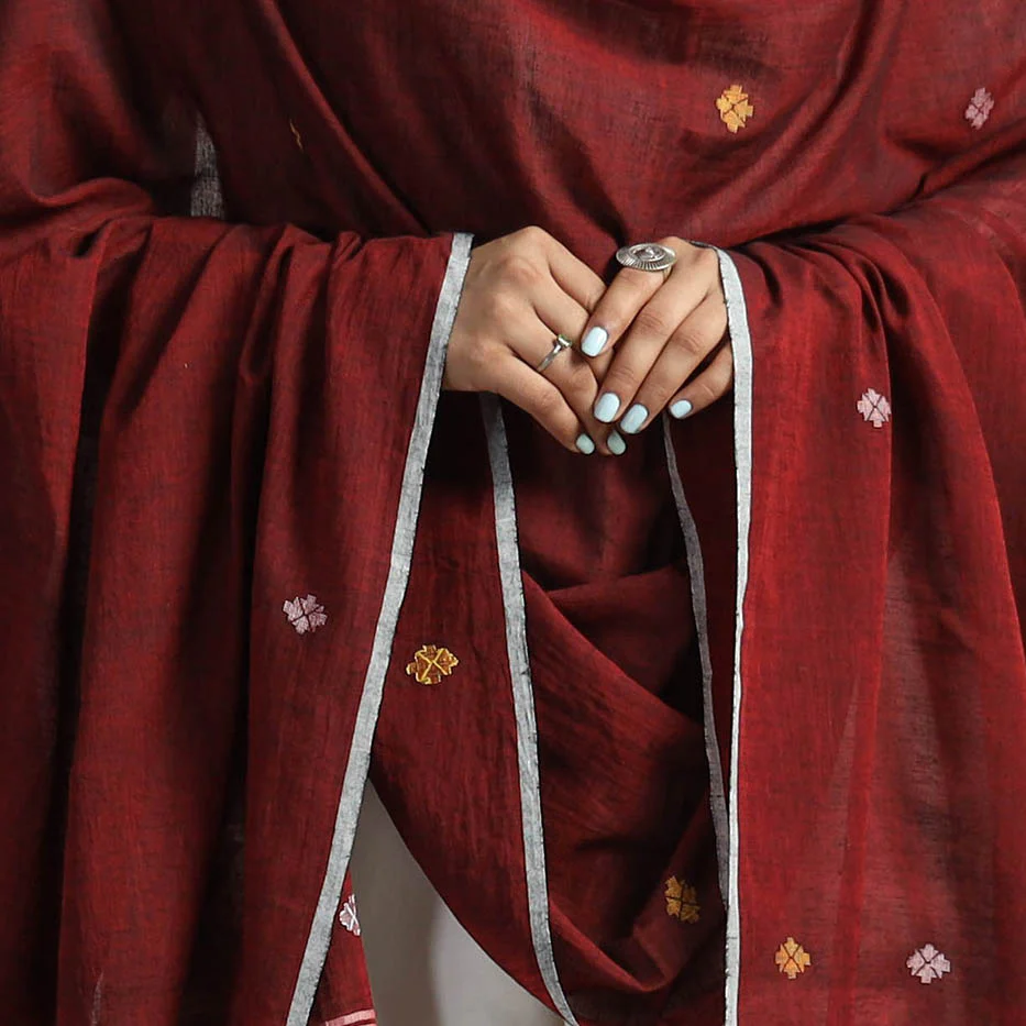 MAROON - BUTI HANDLOOM COTTON DUPATTA WITH TASSELS